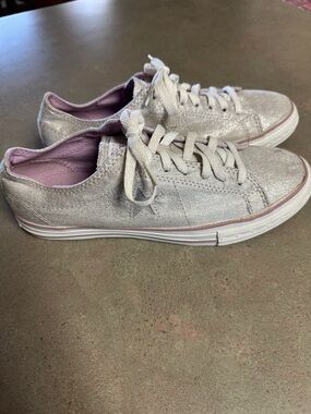 Converse One Star Women's Shimmer Low-Top Sneakers in Pale Pink/Silver